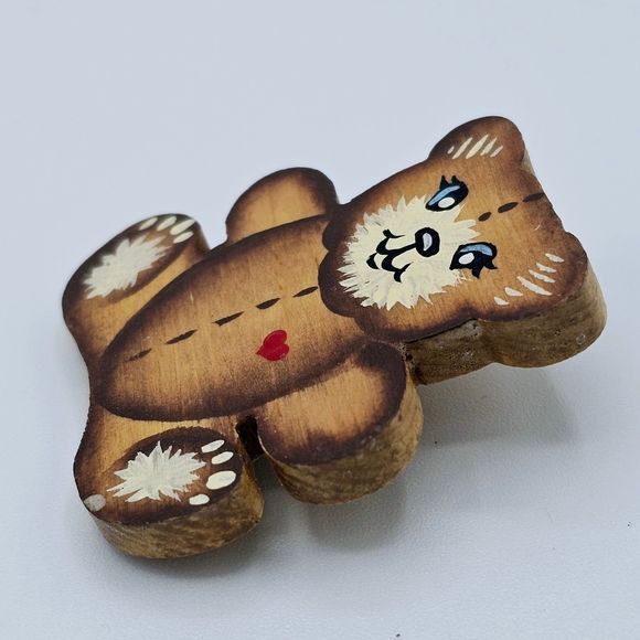Teddy Bear Brooch Vintage Hand Painted Wood Red Heart Holiday Faux Stitch Pin - Picture 3 of 5